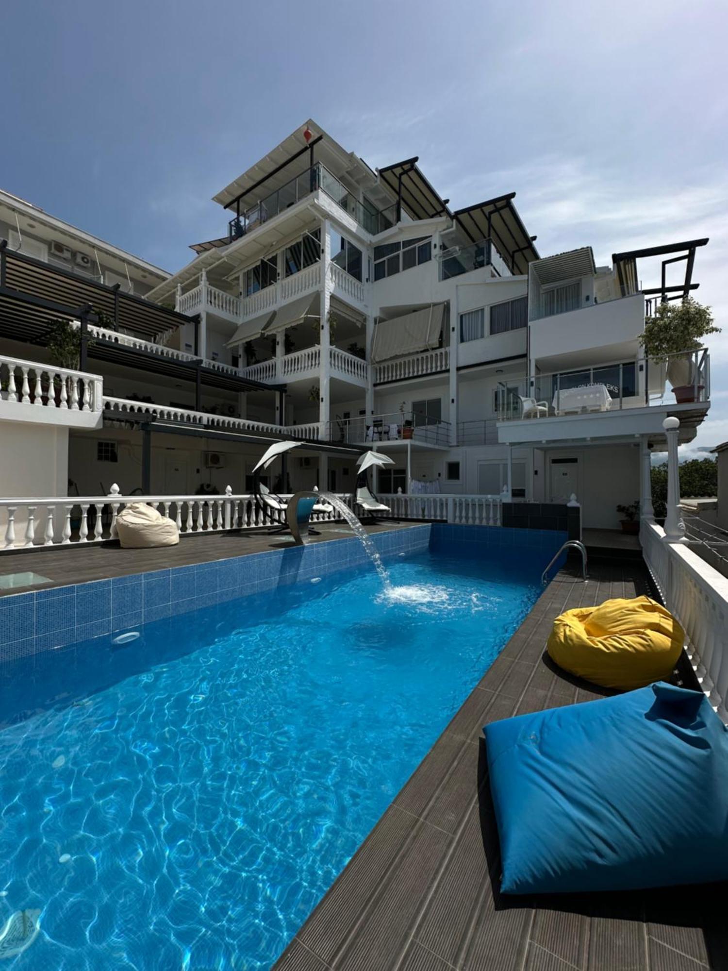 Отель Qeparo Napolon Complex Экстерьер фото