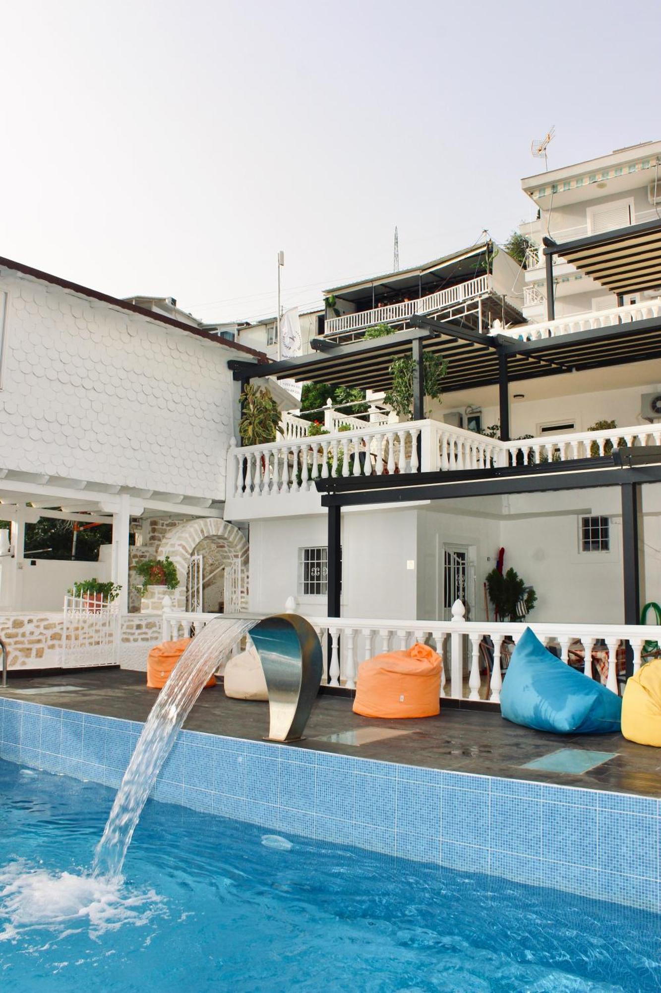 Отель Qeparo Napolon Complex Экстерьер фото